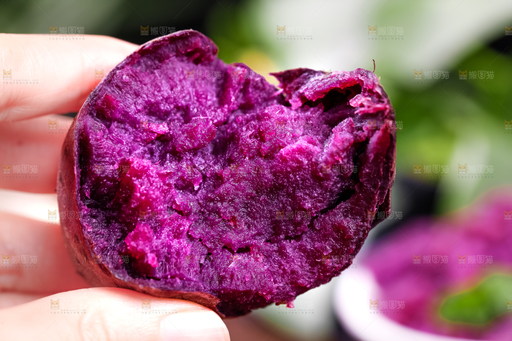 木板上放着越南小紫薯