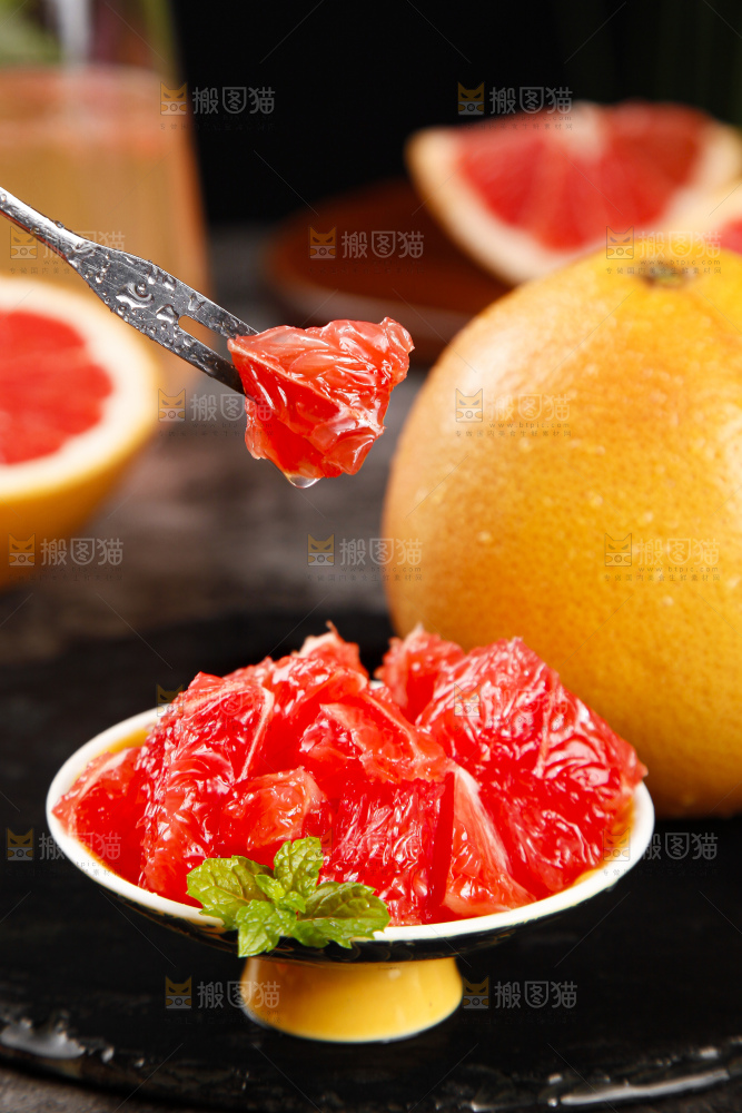深底上放着南非红心西柚