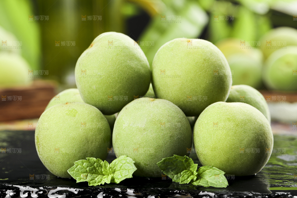 黑石板上的青杏