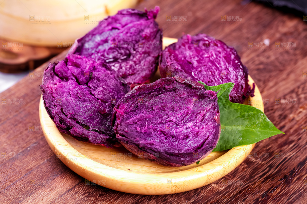 木板上放着越南小紫薯