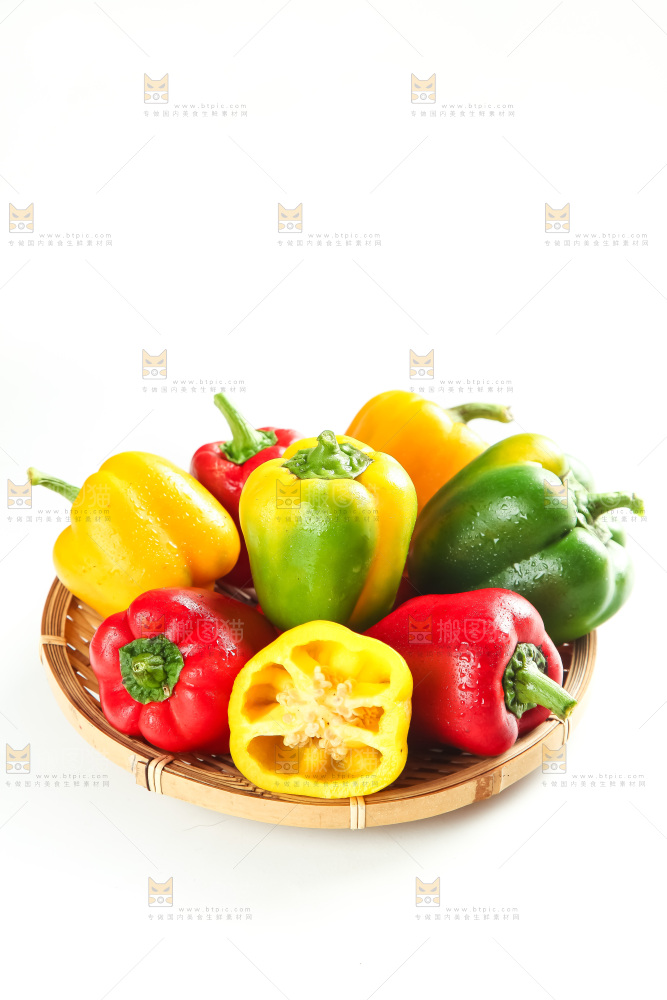 篮子里装着辣椒