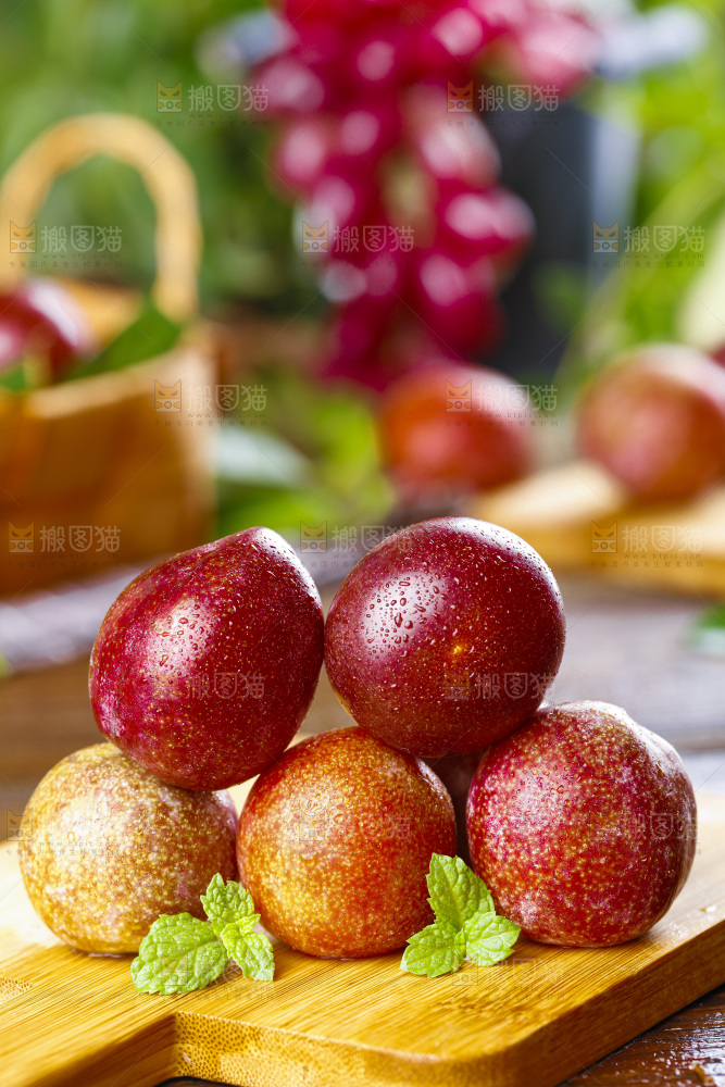 木板上的红心李