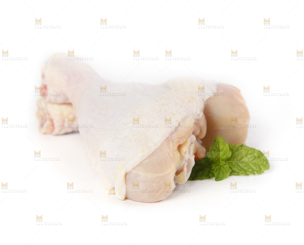 白底上放着大鸡腿