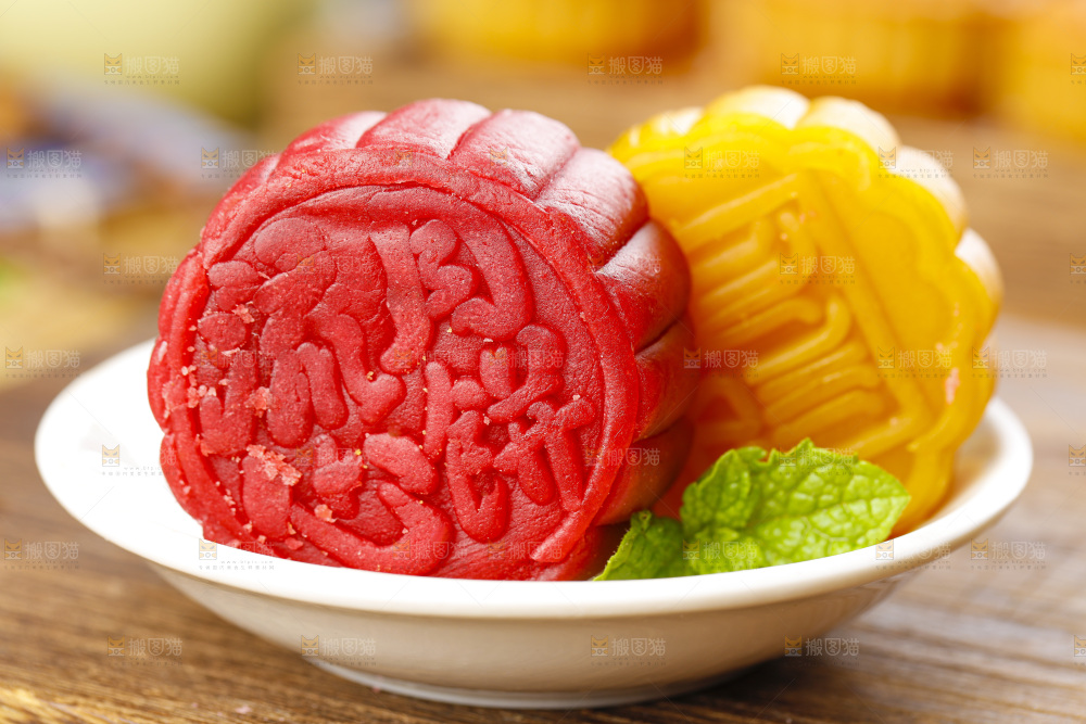 碗里装着流心月饼