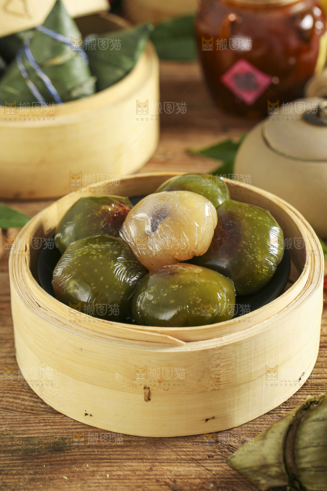 蒸笼里装着青团