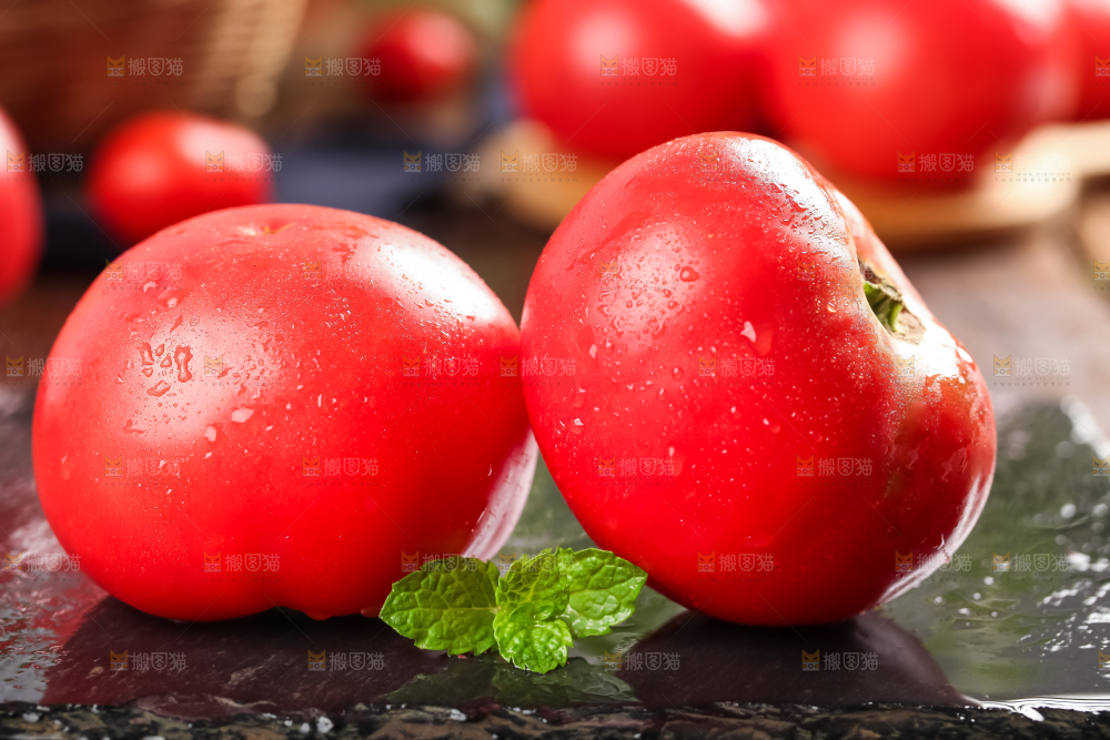 深底上的大番茄