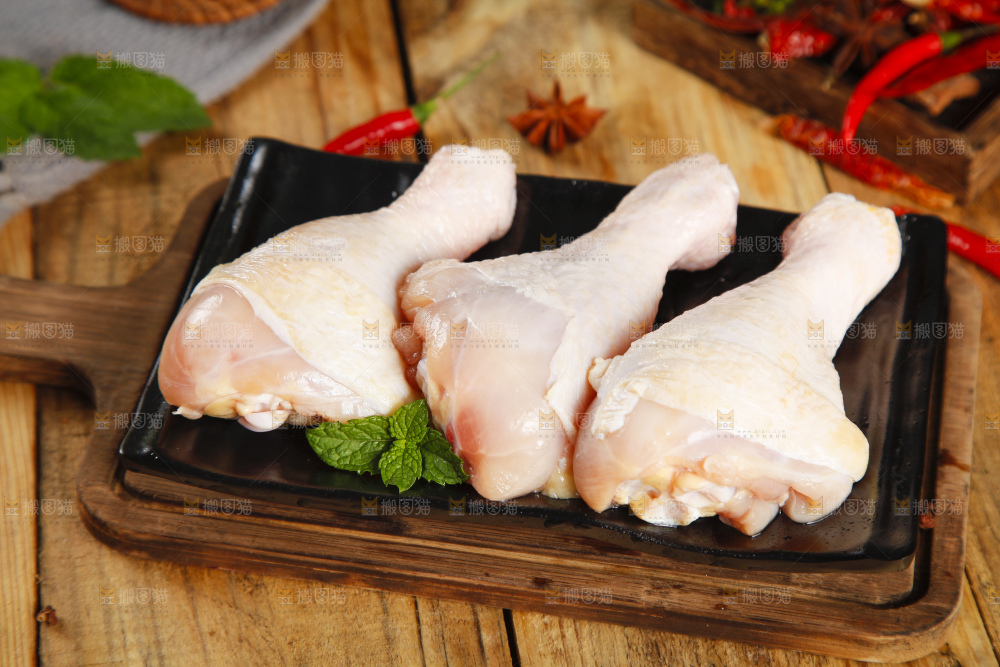 盘里里的大鸡腿