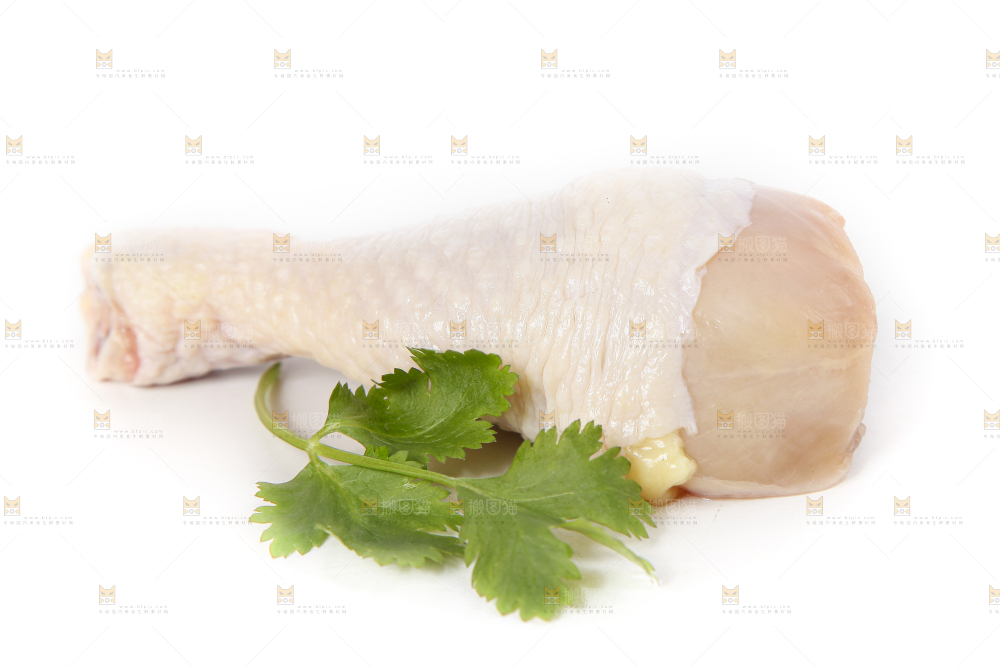 白底上放着大鸡腿