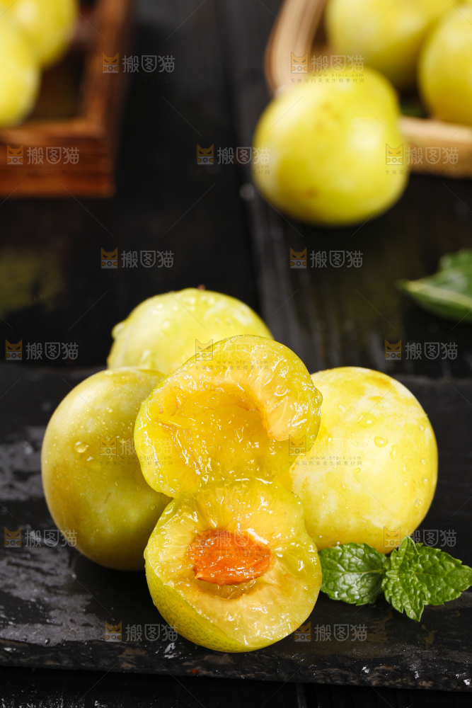 石板上放着九峰山黄金奈李