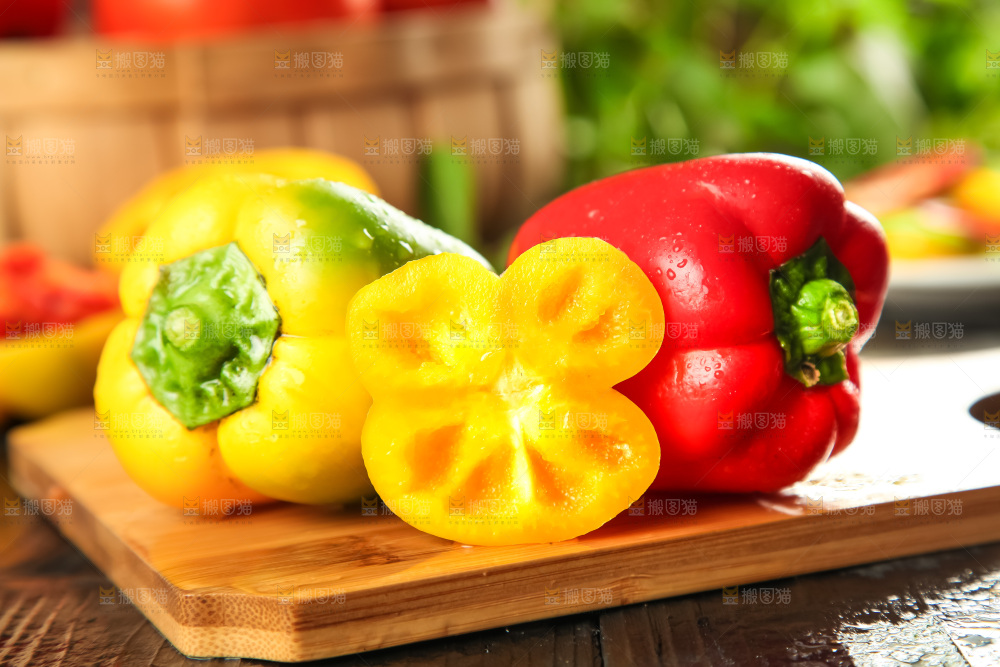 木板上的广西灯笼椒