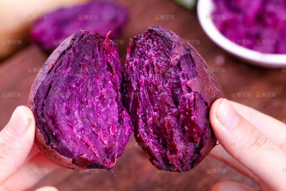 木板上放着越南小紫薯