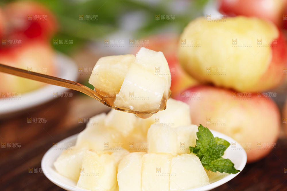 碟子里的蟠桃果肉