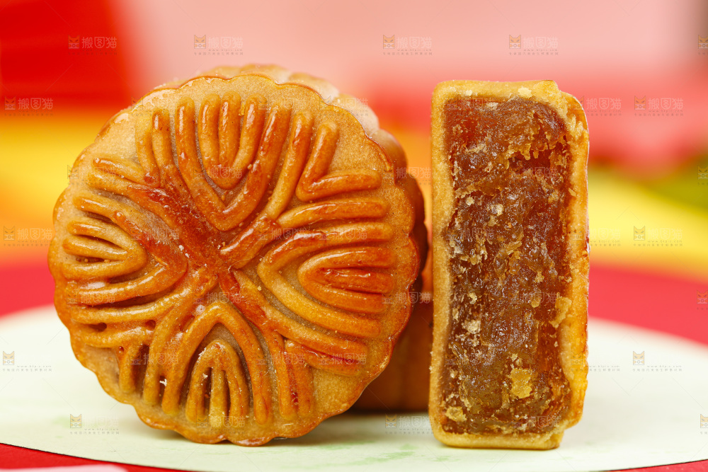 红底上的水果月饼