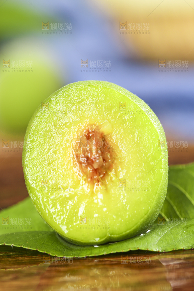 木板上放着陕西青杏