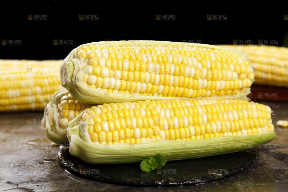 盘子里的云南水果玉米