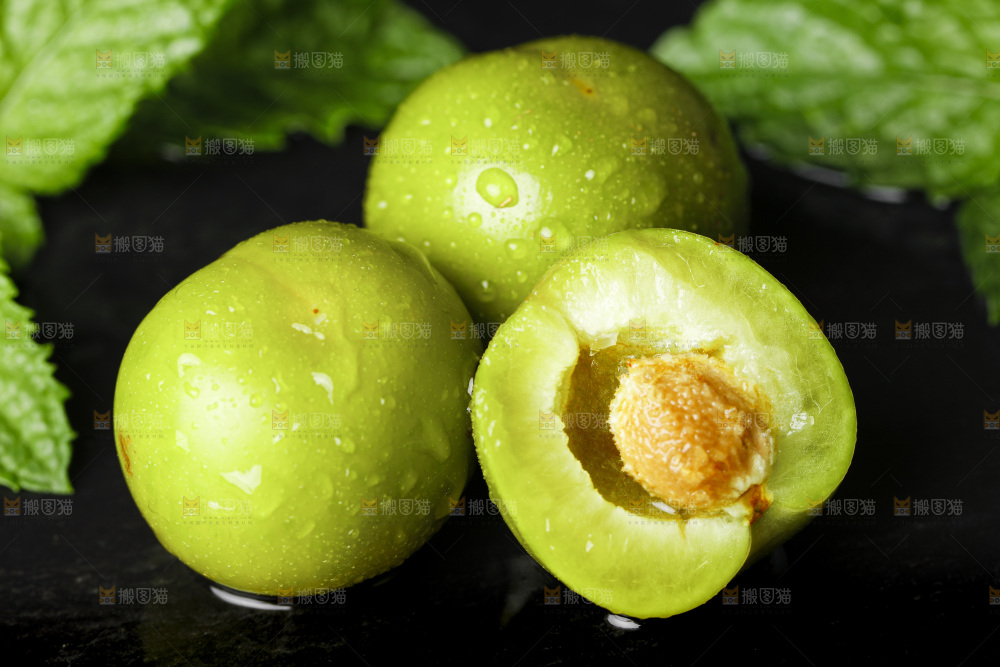 石板上的四川脱骨李子