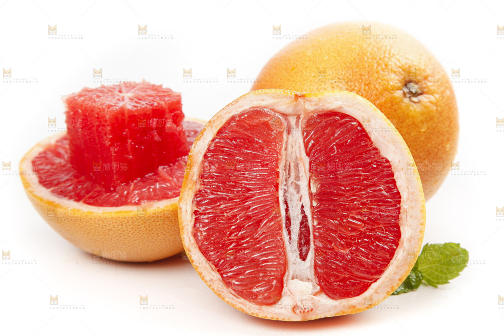 白底上的葡萄柚