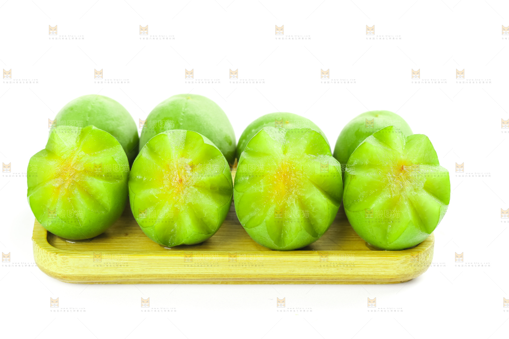 白底上的诏安青梅