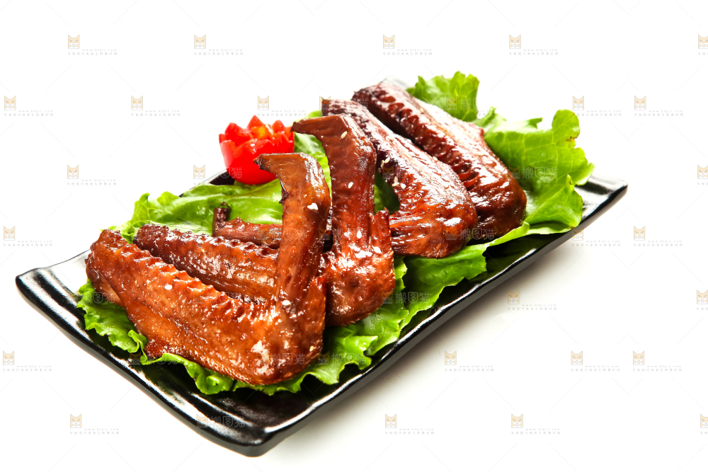 白底上放着酱香鸭翅