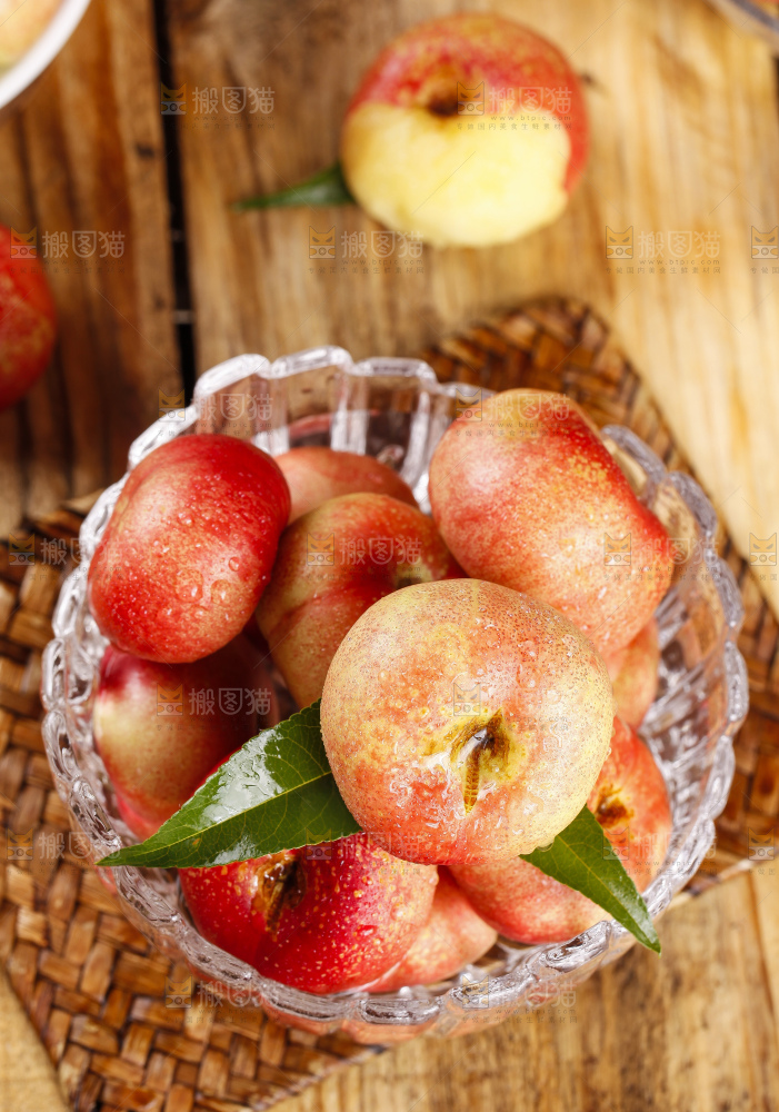 碗里装着油蟠桃