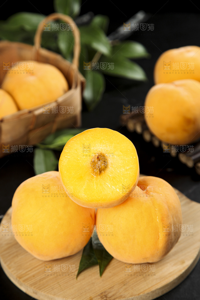 木板上的砀山黄桃