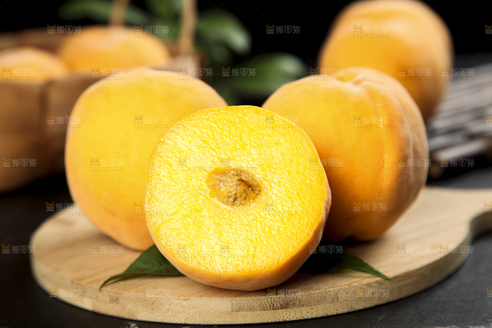 木板上的砀山黄桃