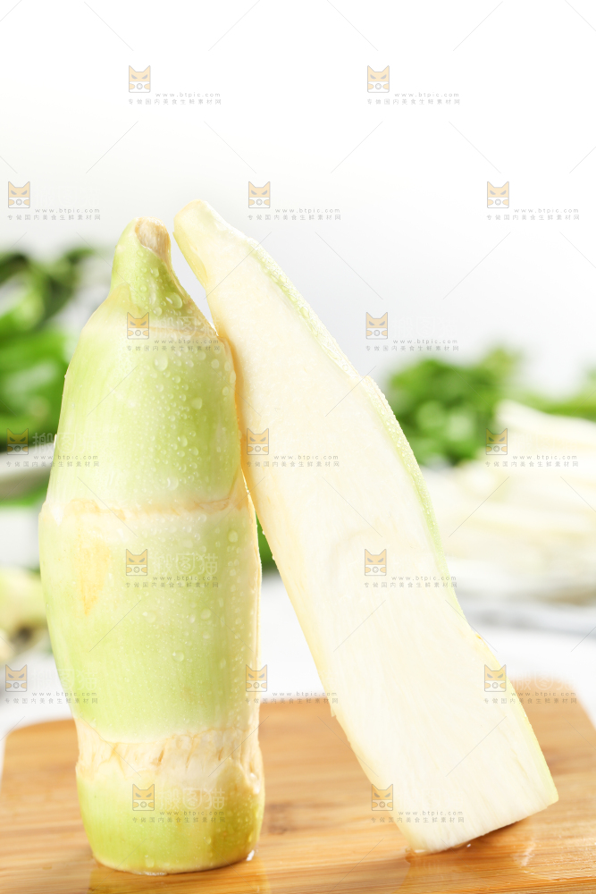 木板上放着高笋