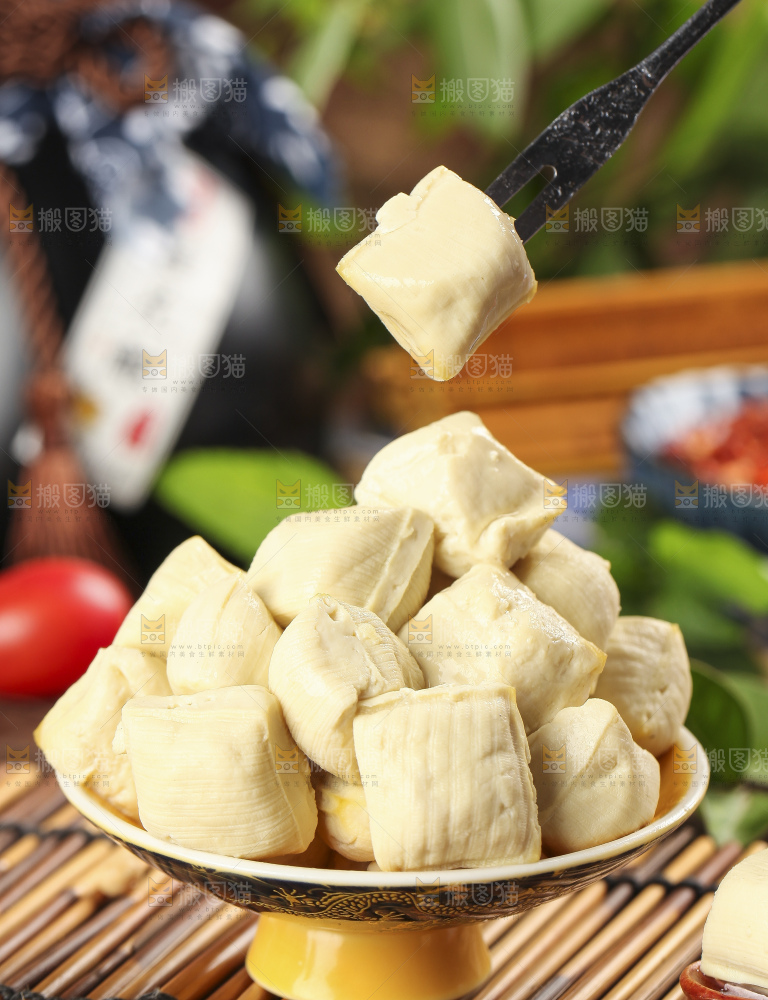 碗里装着手工包浆豆腐