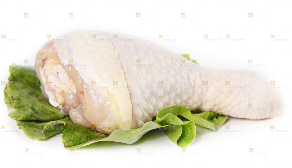 白底上放着大鸡腿