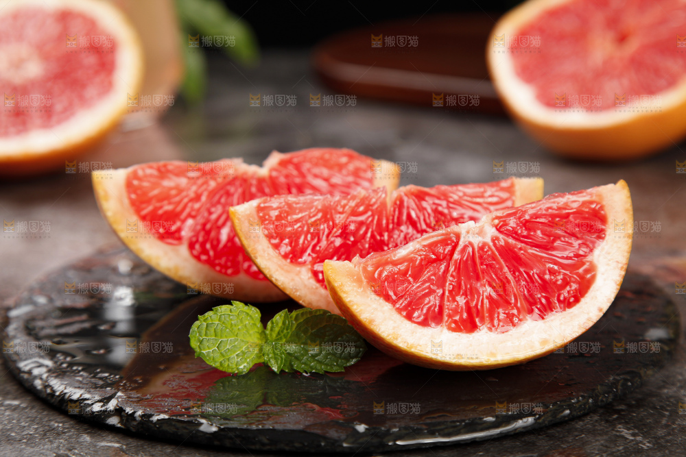 深底上放着南非红心西柚