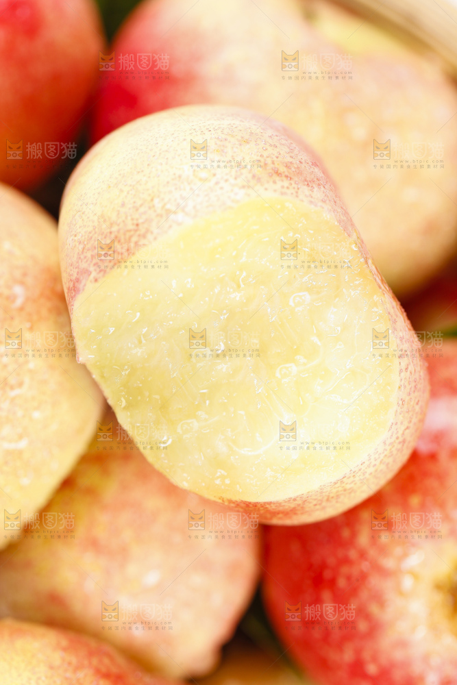 篮子里放着陕西油蟠桃