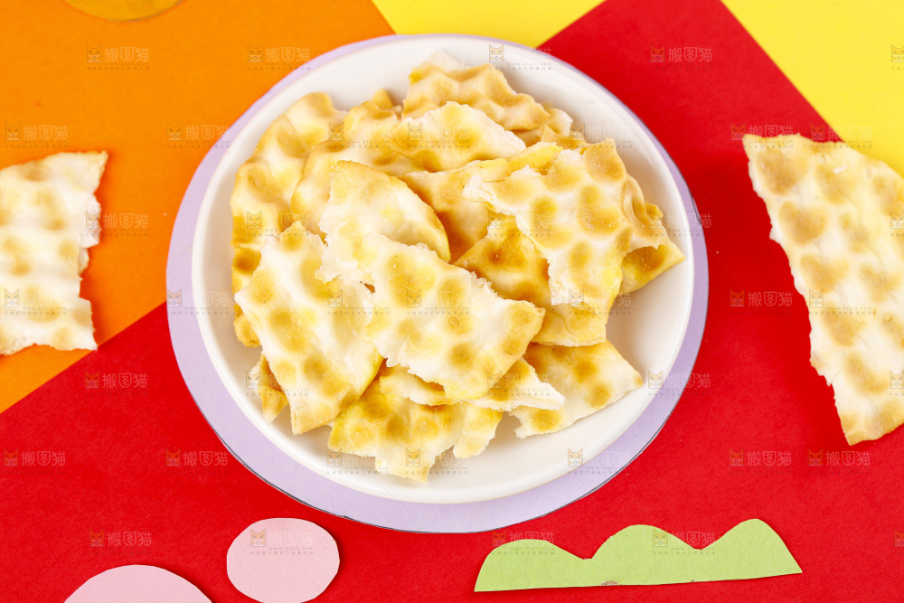 彩底上放着石头饼