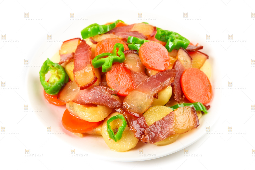 盘子里装着腊肉炒马蹄