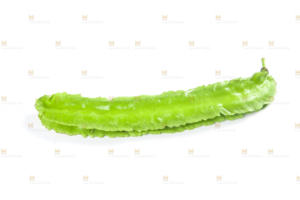白底上摆放着四棱豆