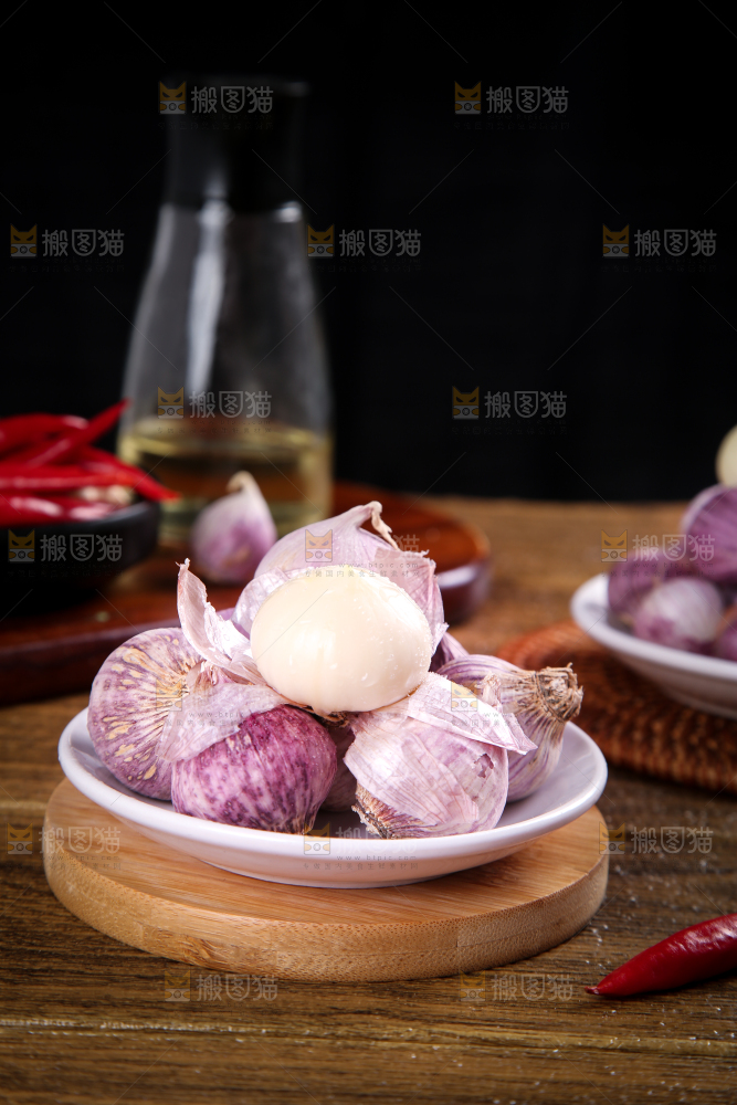 盘子里装着独蒜