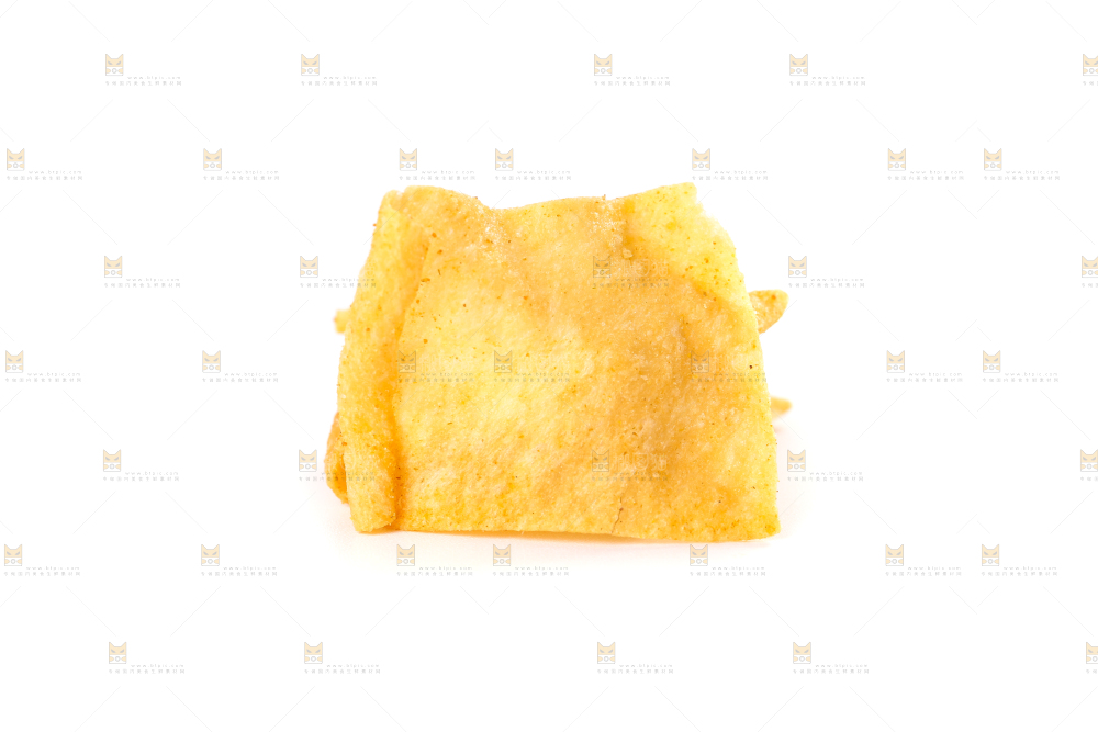白底上摆放着薯片