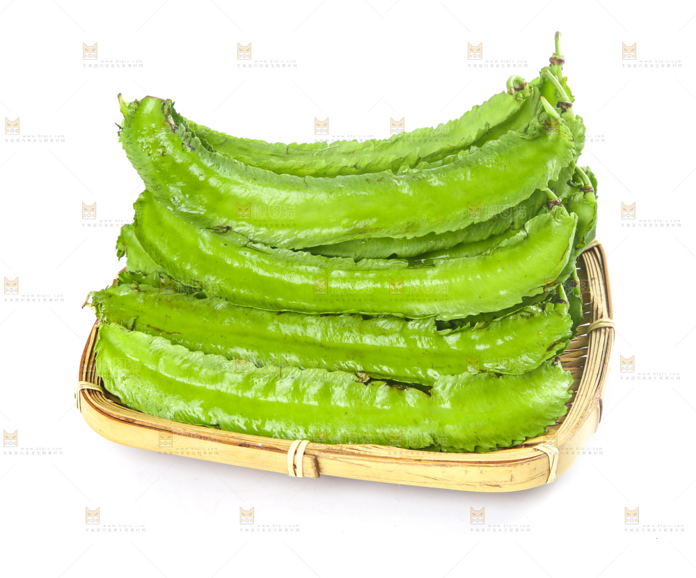 篮子里装着四角豆