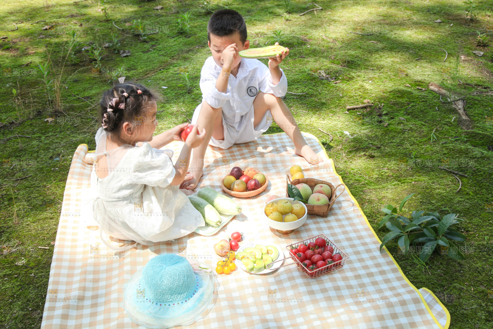 小孩子正在玩耍