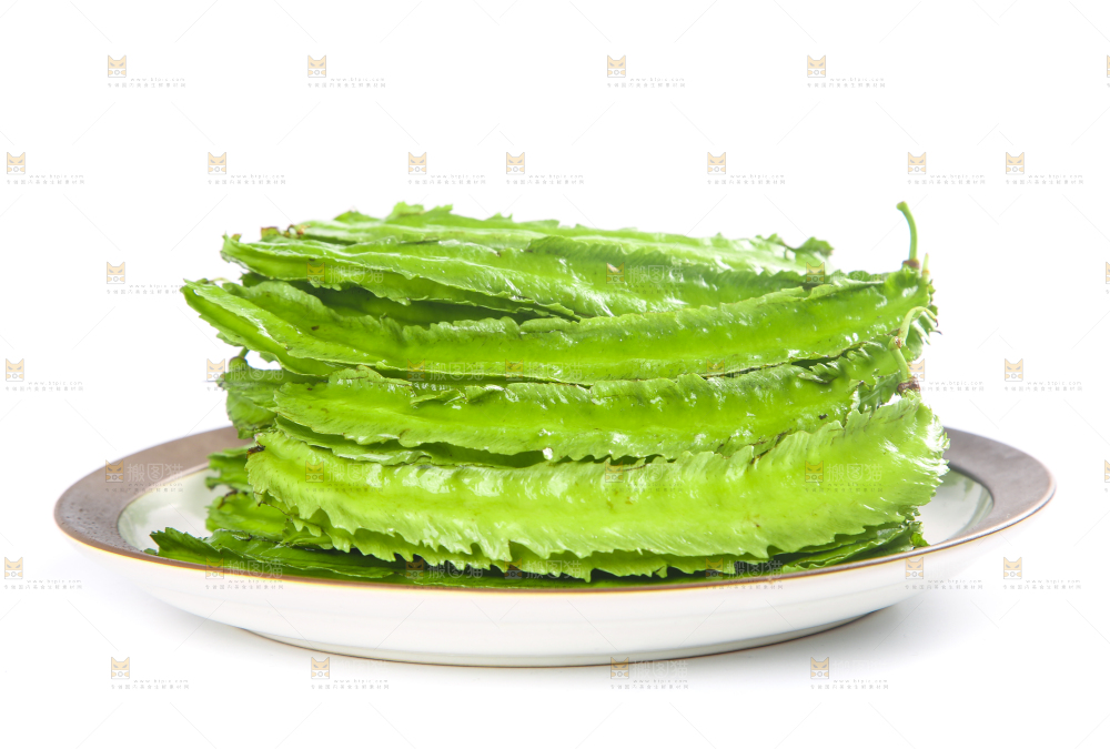 盘子里装着四角豆