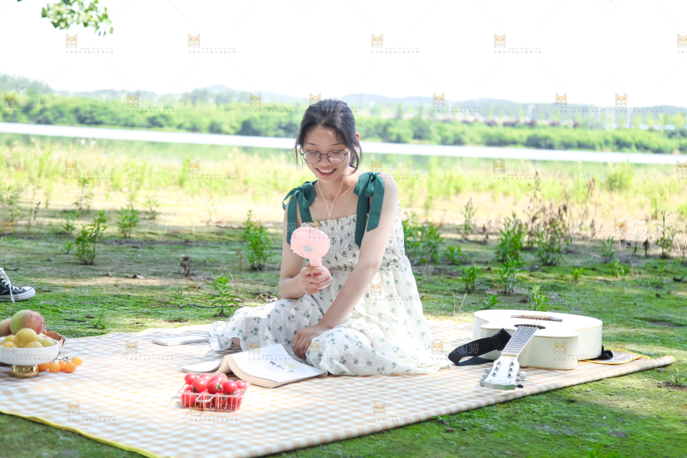 女孩正在玩耍