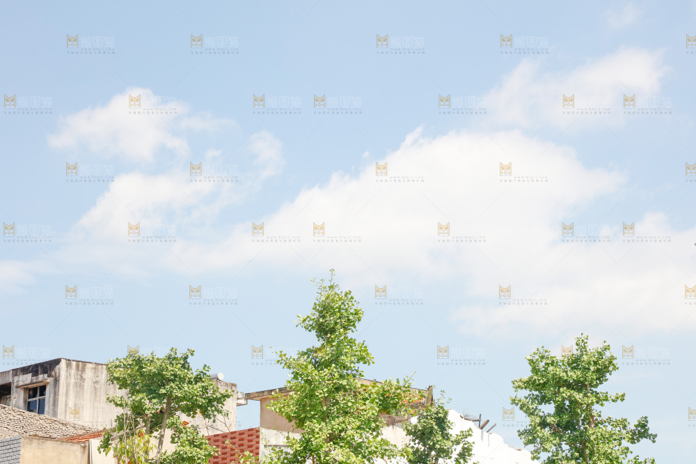 蔚蓝色的天空