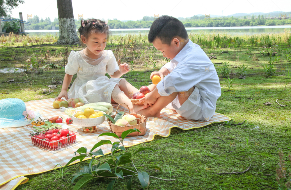 小孩子正在玩耍