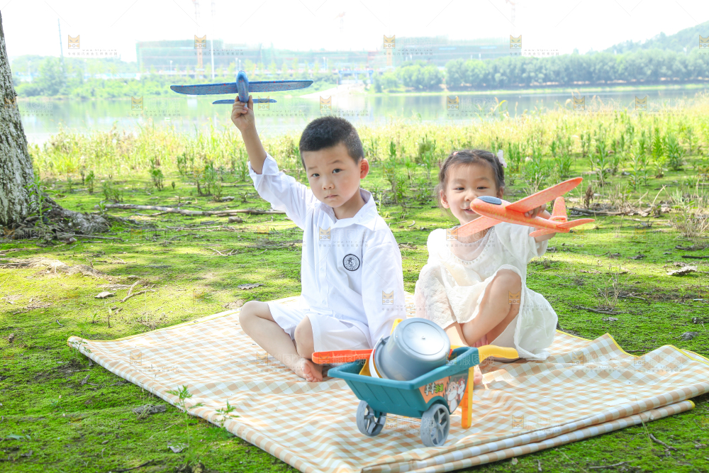 小孩子正在玩耍