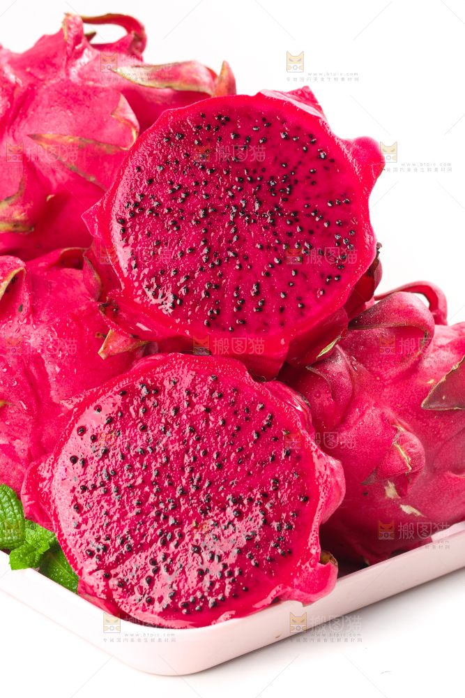 盘子装着火龙果