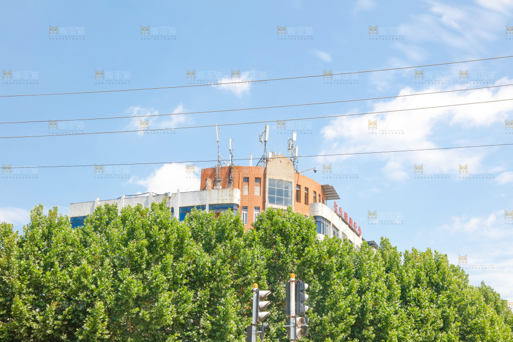 蔚蓝色的天空