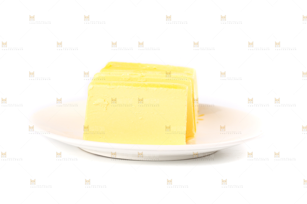 盘子里装着黄油