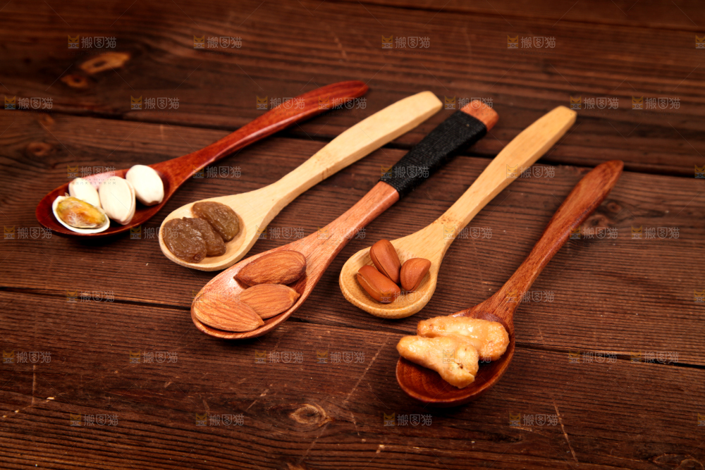 木底上的干果素材