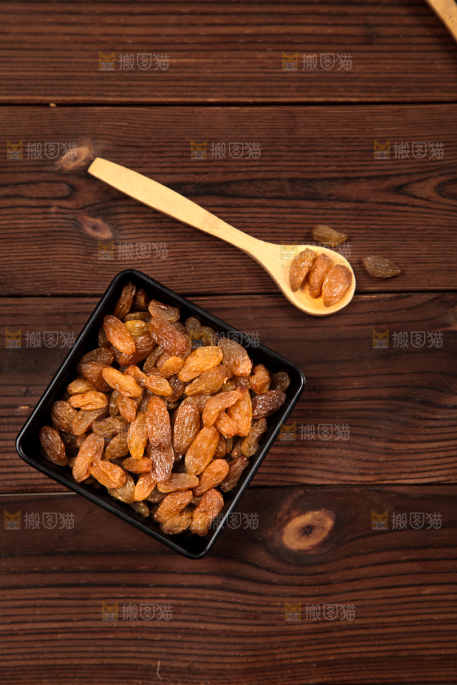 深底上的干果素材
