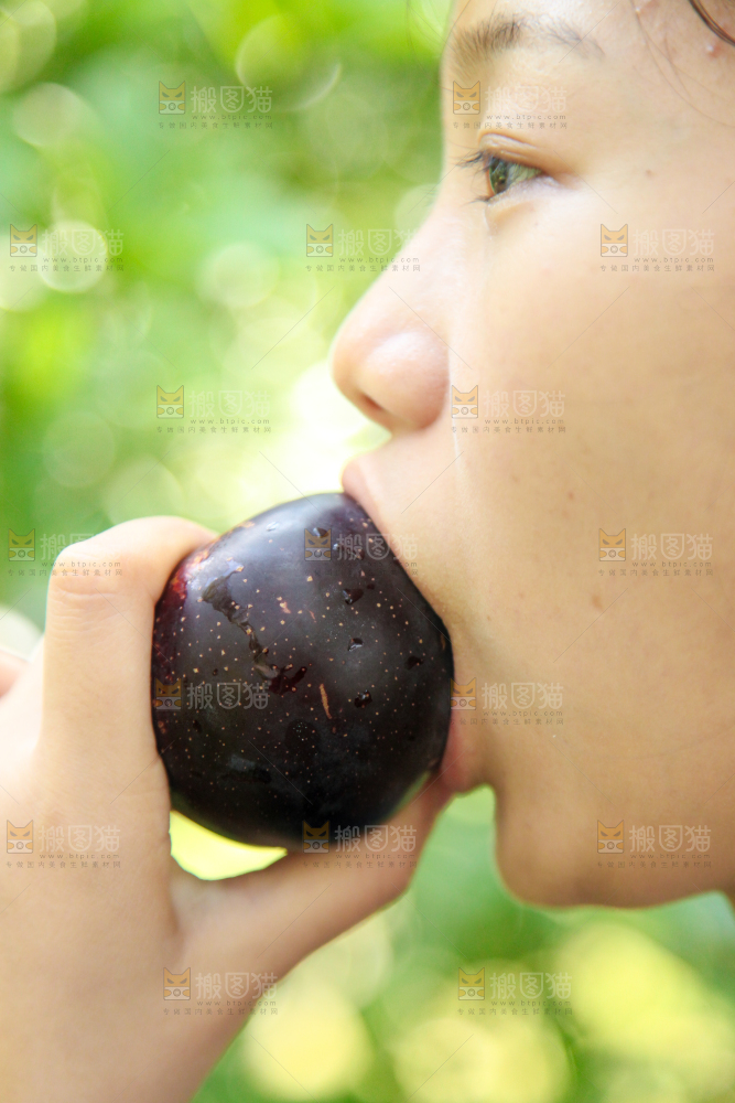 手里拿着黑布李
