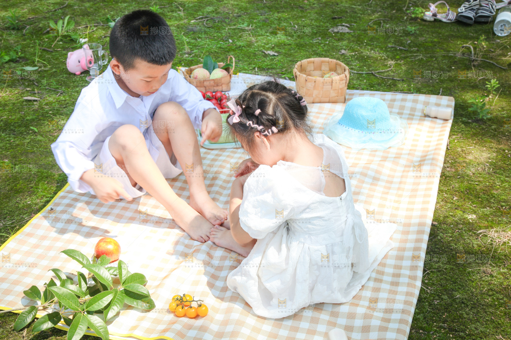 小孩子正在玩耍
